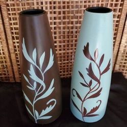 2 Decorative Vases 