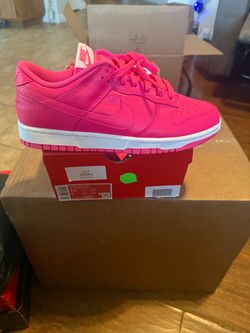 Nike Dunk low  Hyper Pink women’s 9.5   or men 8