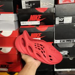 Adidas Yeezy Vermilion Foam Runners size 10 VNDS 