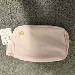 Lululemon Everywhere Belt Bag 1L Blissful Pink/Gold 