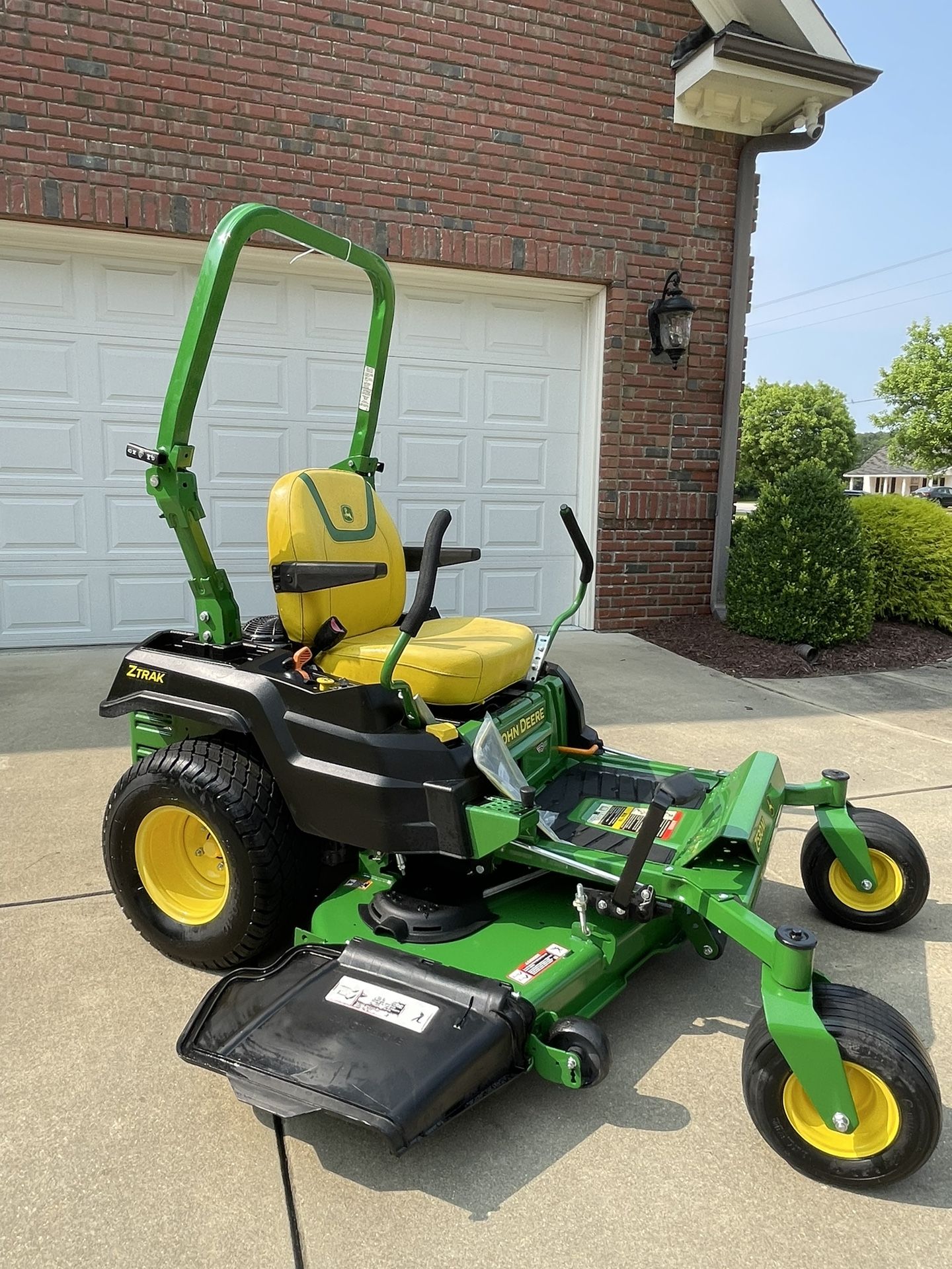 (NEW) John Deere 54” (24hp) Zero Turn Mower