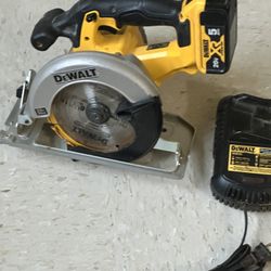Dewalt 20V Circular Saw With Battery And Charger  