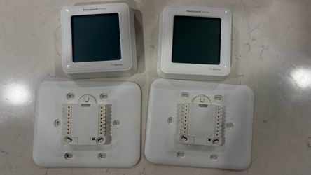 Honeywell Home ProSeries Thermostats – Lot of 2