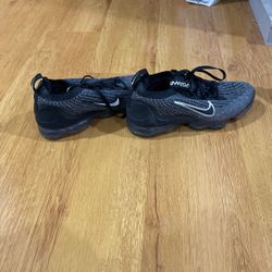 Nike Vapor Max Size 5.5 Youth