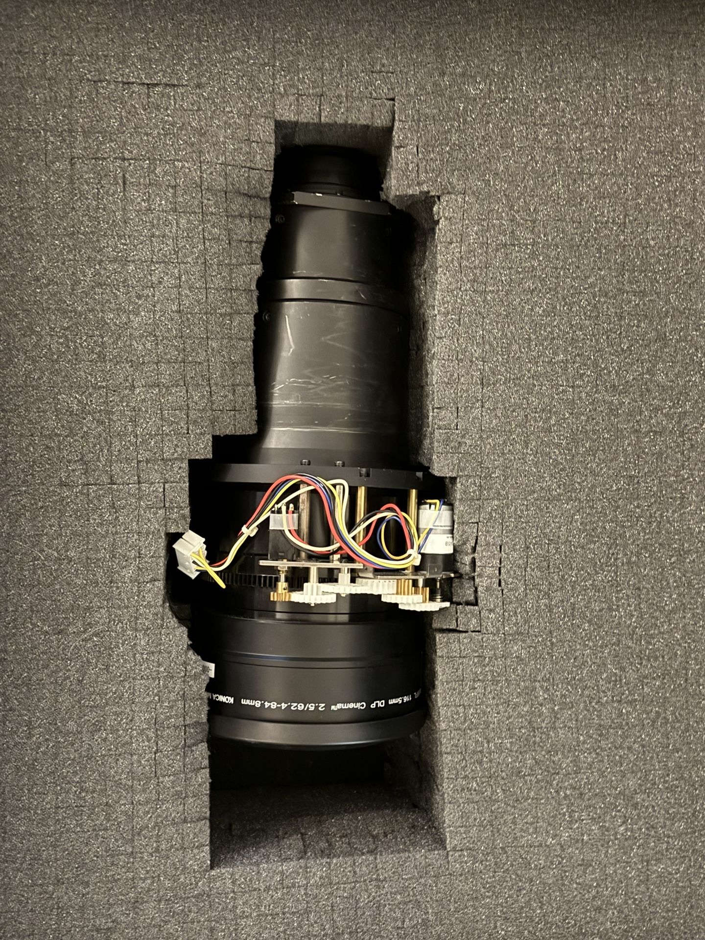 DLP Cinema Projector Lens pgBFL 116.5mm Konica Minolta 2.5/50.7-67.8mm