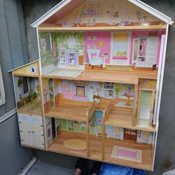Huge Doll House 
