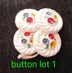 Vintage White Floral Decorative Buttons Set