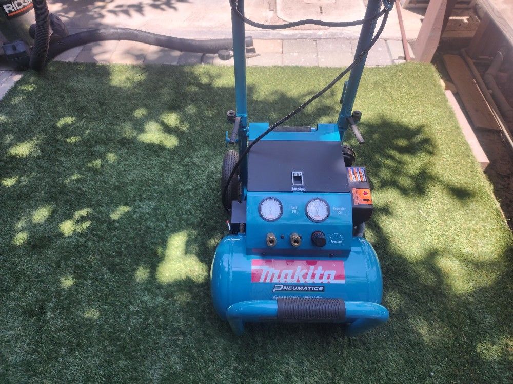 Makita Compressor 