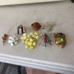 Vintage Brooches 
