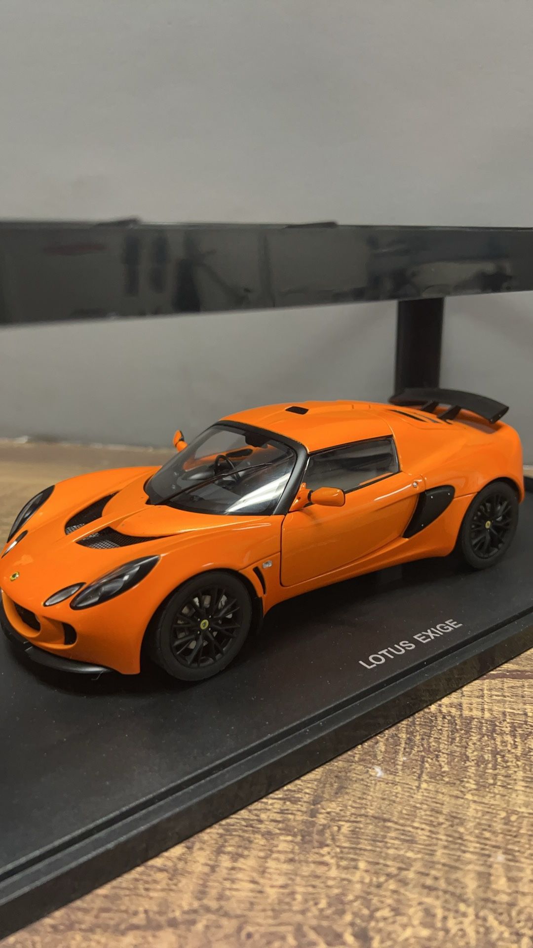 AUTOart 1/18 Lotus Exige in orange model for Sale in Hacienda