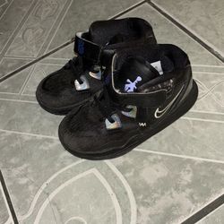 Nike Kyrie Size 10C