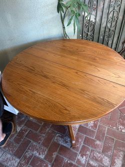 Round Oak Wood Dining Table with Pedestal Base