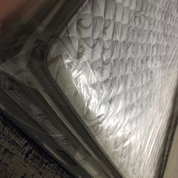 Super thick brand new condition Simmons Beautyrest recharge model. King mattress with box spring set. I can also deliver