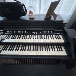 HAMMOND ORGAN C2