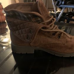 Women Size 8. 5 Boots