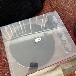crowley record player and speakers