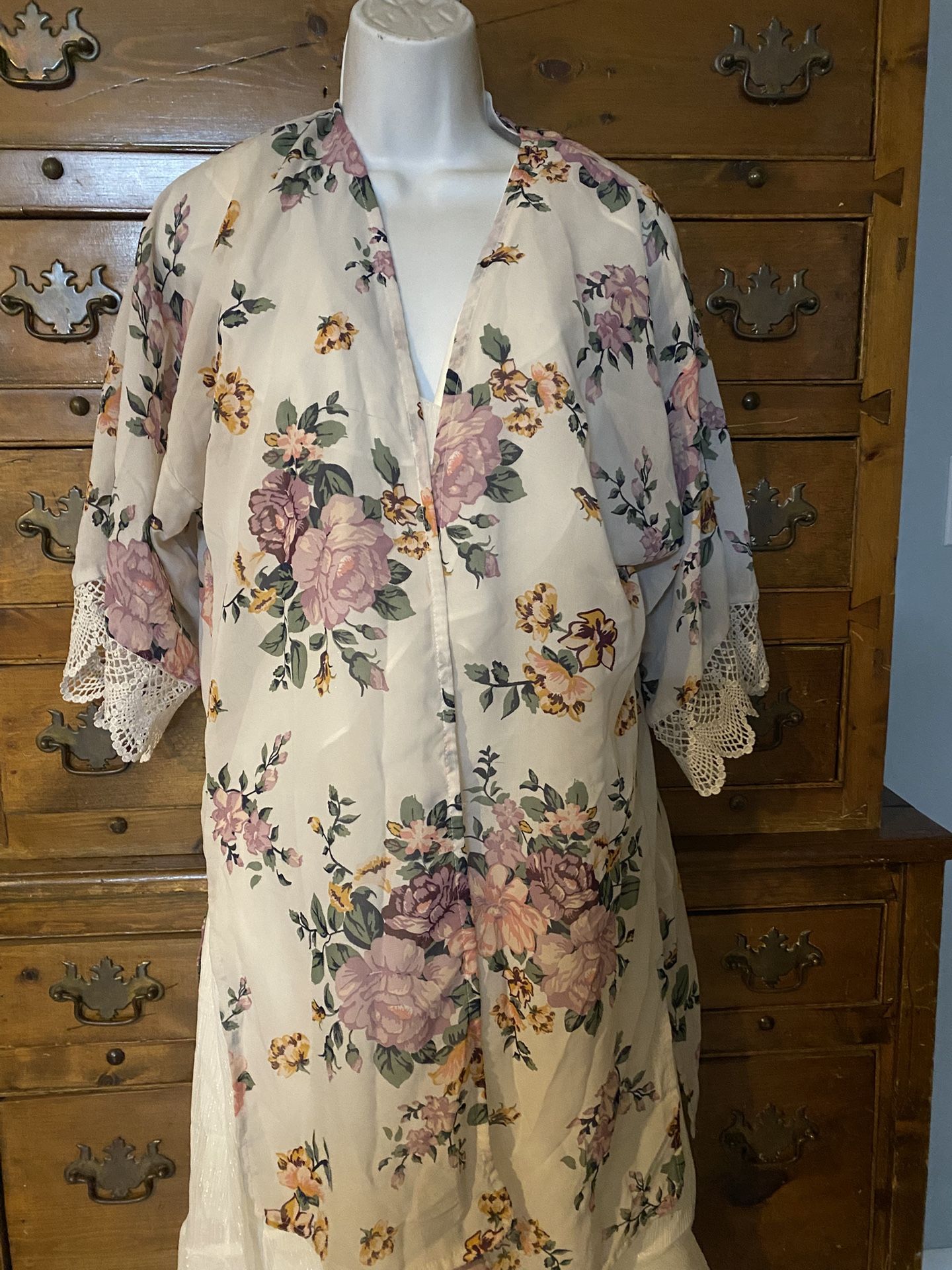 Woman’s Kimono Open Robe Size M By Wallflower