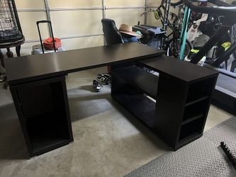 Amazing Desk ! Lots Of Space 