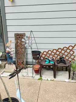 Garden Decorations $20 Trellis $10 Tomato Cages $5