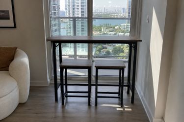 Like-New Natural Wood-Tone  Bar Table Set with 2 Stools