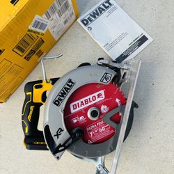 Dewalt 20V XR 7-1/4 in. Circular Saw (TOOL ONLY/SOLO LA HERRAMIENTA)