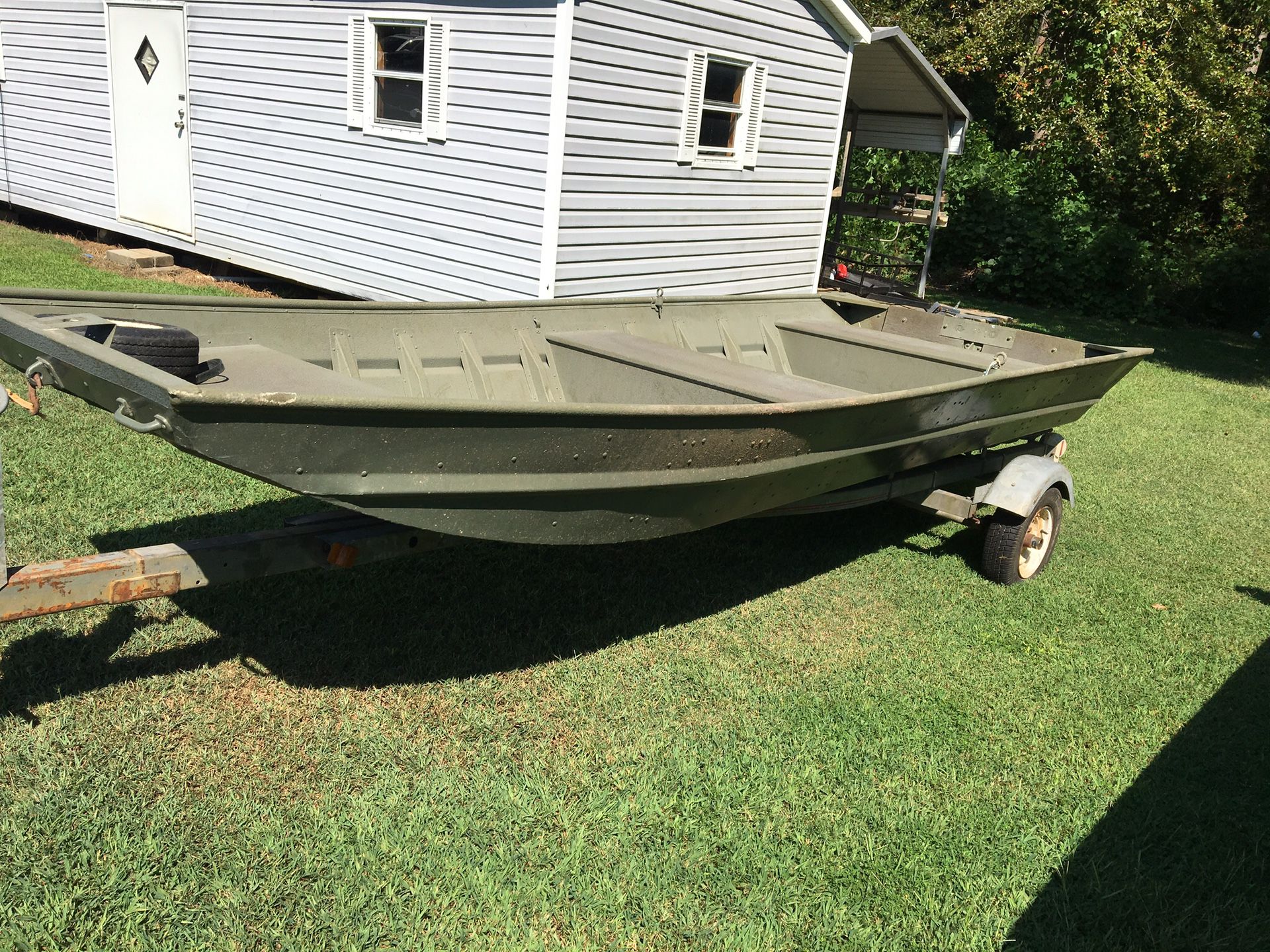Extra wide Jon boat 16’ like new, w/ trailer in fair condition
