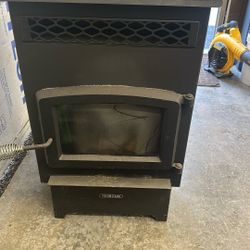 Vogelzang VG60 Pellet Stove With Pellets And Vent Tubes