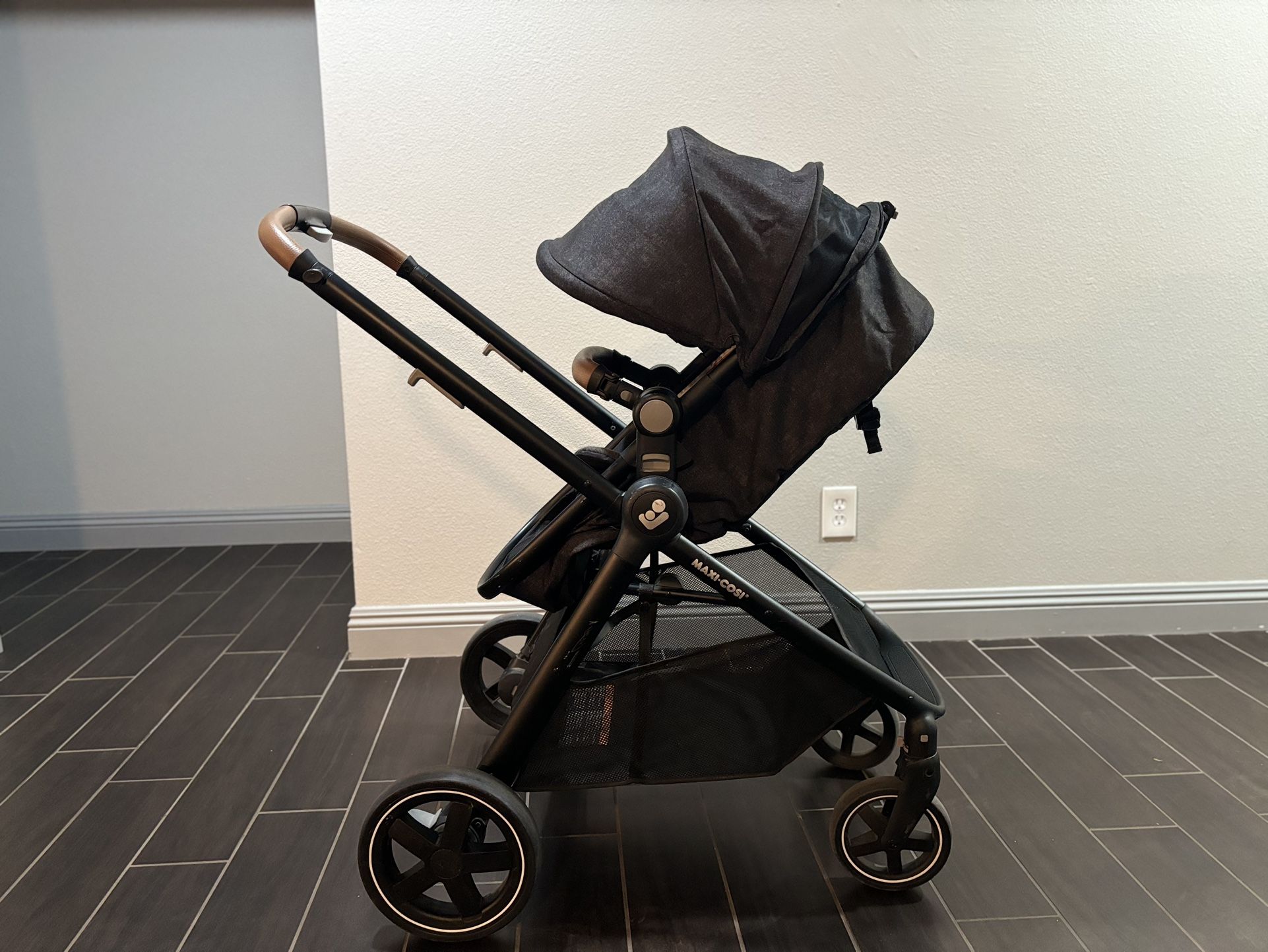 Maxi-Cosi Zelia Luxe Onyx Color Stroller