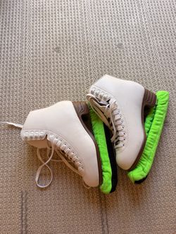 Women Figure Skates
