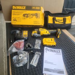 DEWALT XR 20-VOLT MAX CORDLESS BRUSHLESS 3-SPEED 8-PIECE OSCILLATING MULTI-TOOL WITH SOFT CASE 1-BATTERY AND CHARGER INCLUDED 