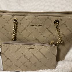 Michael Kors Shoulder Purse And Wristlet 