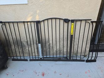 Regalo extra wide long baby dog gate
