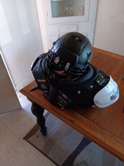 F7 helmet xl and my shoulder pads 3xl