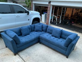 Couches / Sectional Couches / Furniture