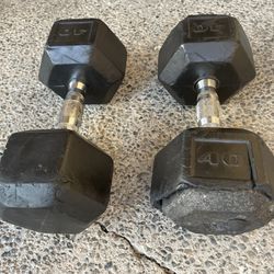2x40 Lb Dumbbell Weights With Broken Rubber But Doesn’t effect The Weight 