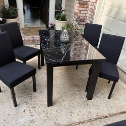 Dining table with chairs LIKE NEW