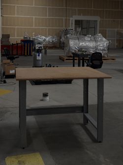 Heavy-Duty Industrial Workbench / Utility Table – 48" x 36"