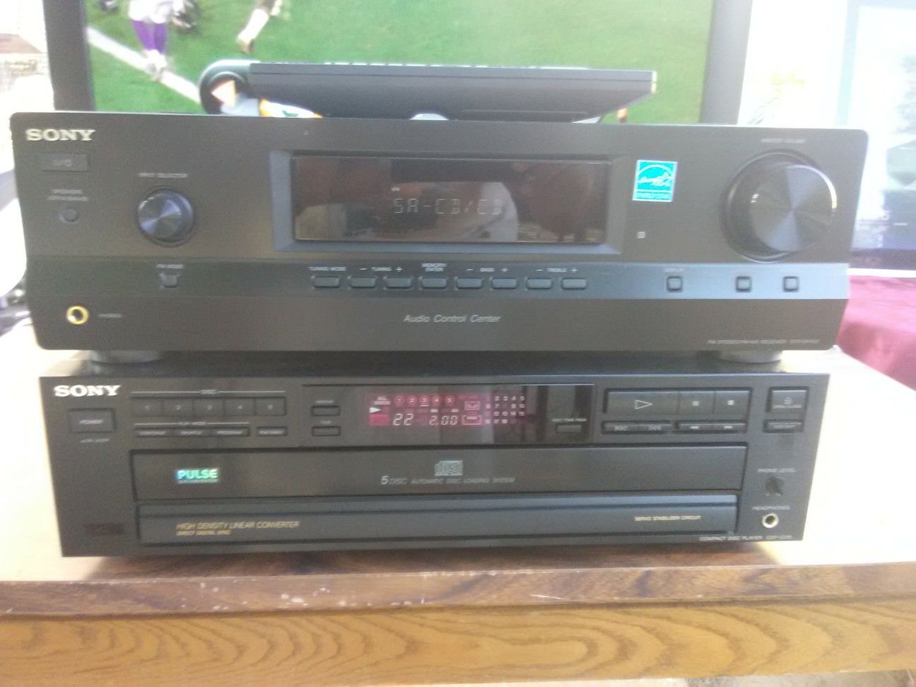 300 Watts Sony receiver with remote control and 5 discs CD player $150