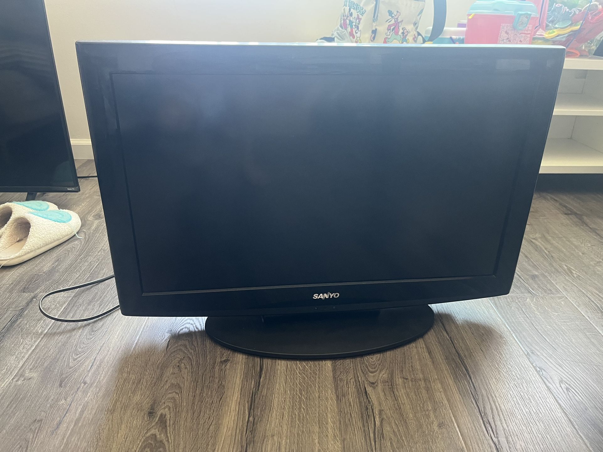 Sanyo 32 Inches TV