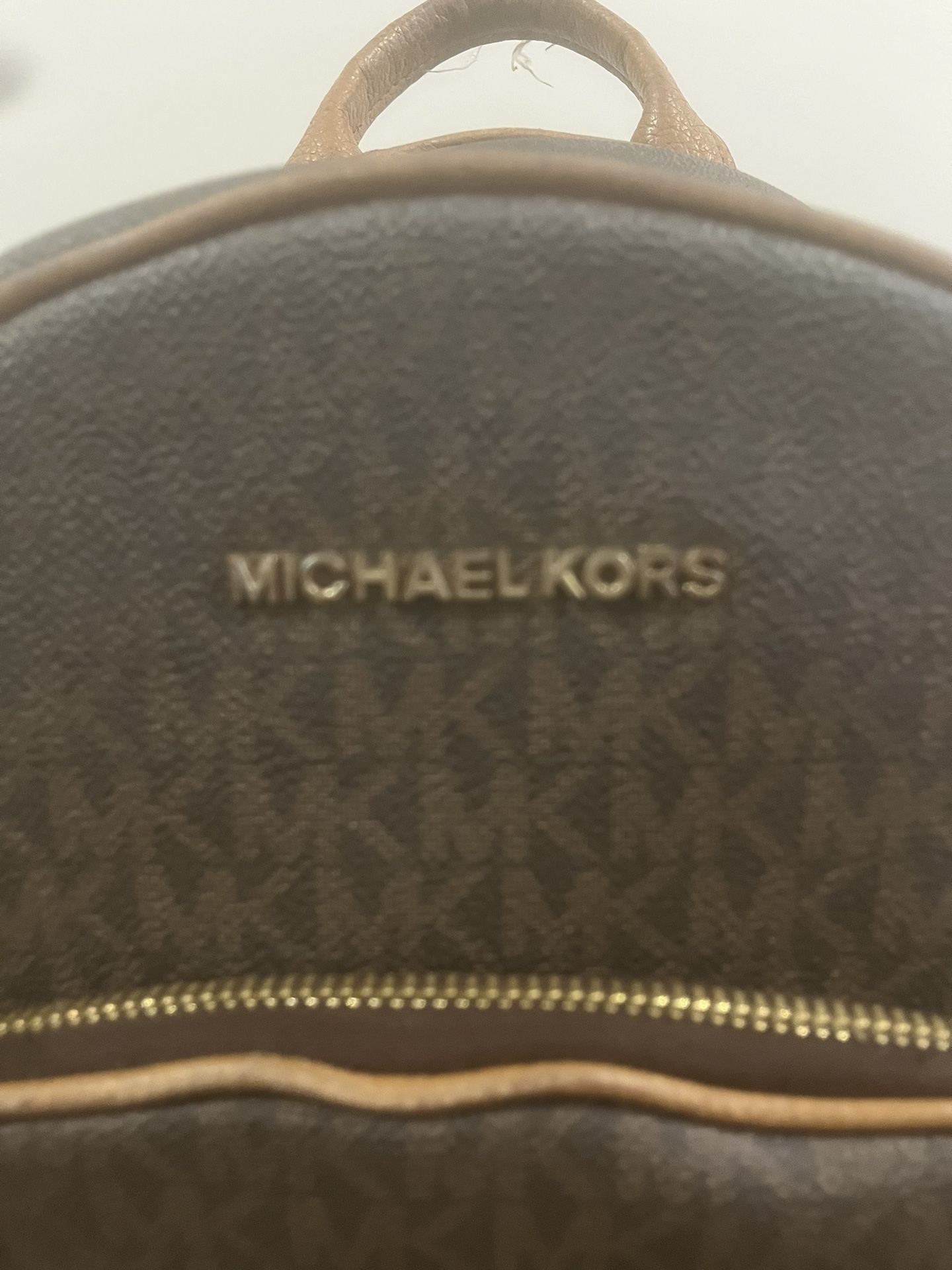 Michael Kors Nude, White and Peanut Selma Medium Satchel for Sale in Sully  Station, VA - OfferUp