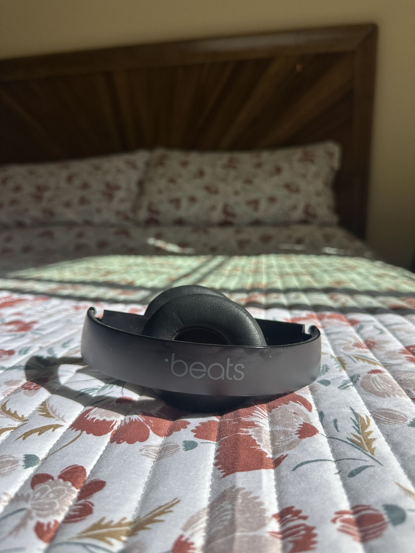 Beats Solo3 Wireless Headphones – Matte Black