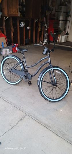 26" Beach Cruiser Bike in excellent condition