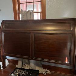 Platform Sleigh King Bed