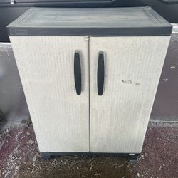 Outdoor storage container