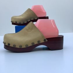 Adidas Women’s Clog Size 8 Like A New