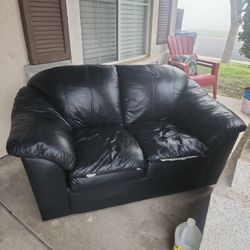 Couch Blk Free