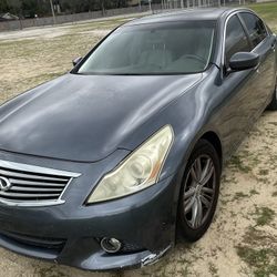 G37 Infiniti 2012