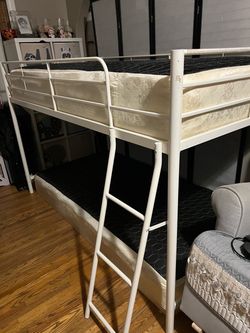 Twin bunk bed with mattress