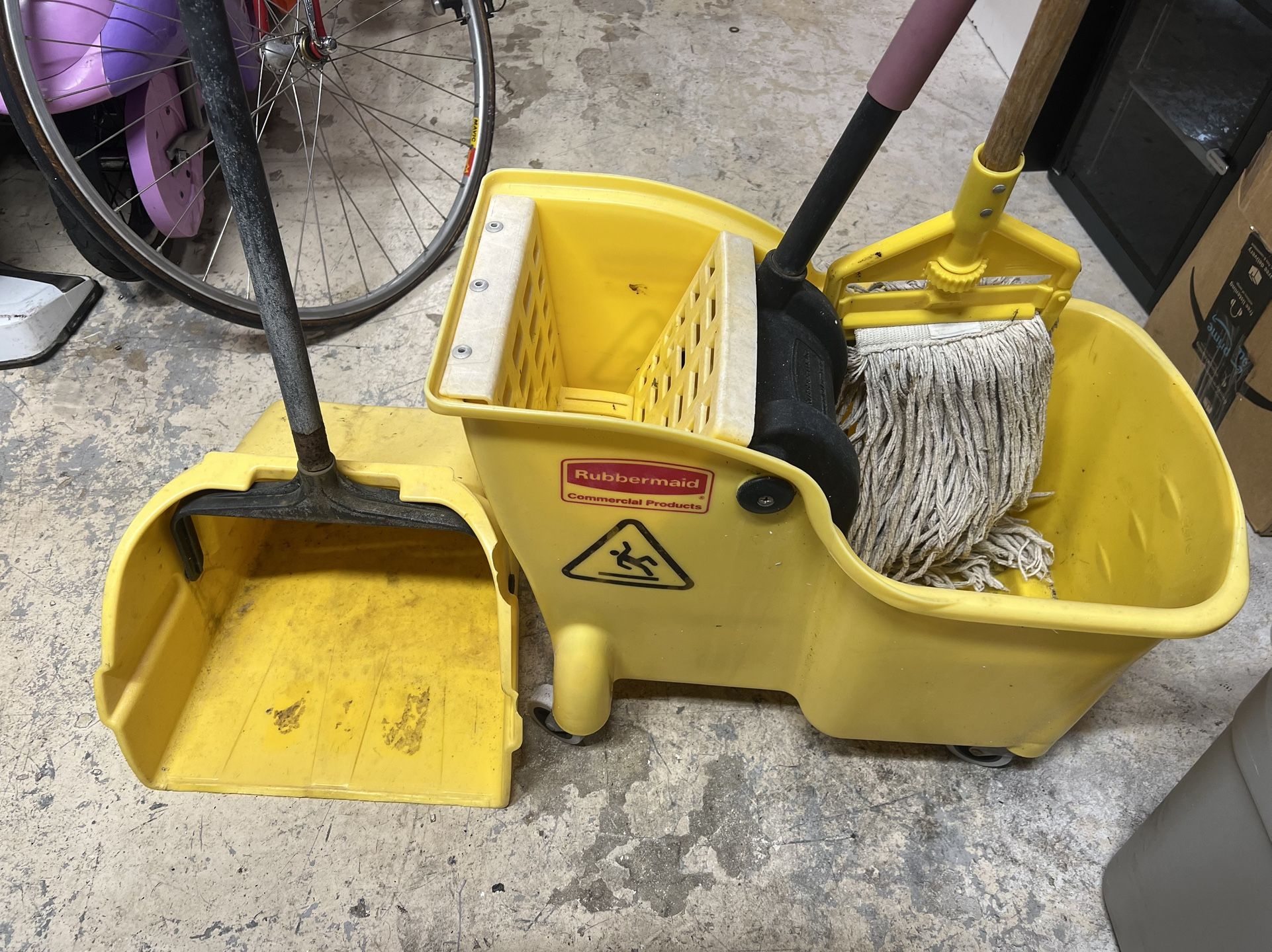 Mop Bucket Dust Pan Rubbermaid Commercial