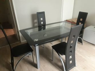 Metal dinette set with 4 chairs